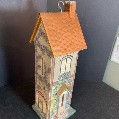 Lot 38 Bird house and candles