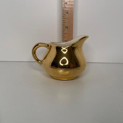 Creamer and tray