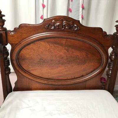 Maghogany Crib from 1880 with new custom mattress