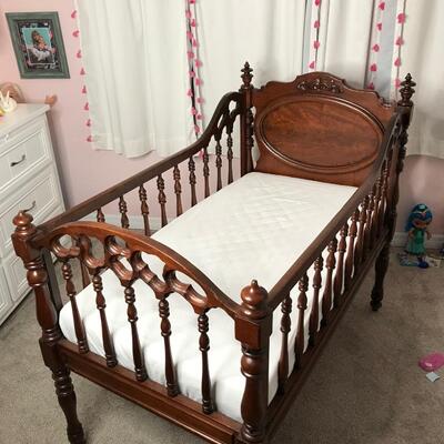 Maghogany Crib from 1880 with new custom mattress