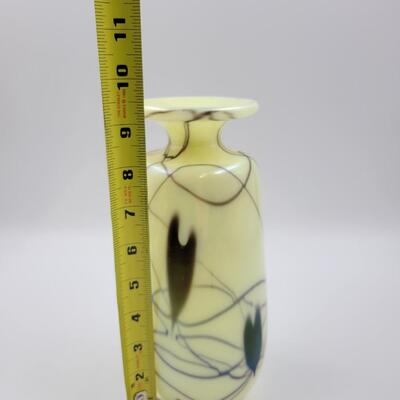 VINTAGE 1975 FENTON ROBERT BARBER COLLECTION DAVE FETTY SIGNED CUSTARD URANIUM HANGING HEARTS PILLAR VASE 112/600