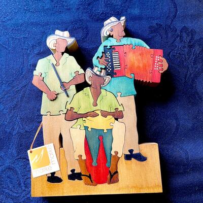 LOT 71  CUT OUTS WOOD PUZZLE 3 DIMENSIONAL 2 SIDED THREE MUSICIANS HAND PAINTED COLOMBIA S.A.