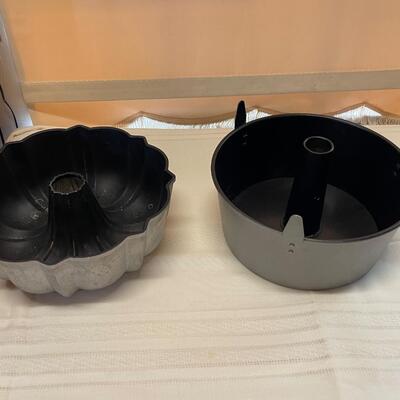Two Vintage Bundt Cake Cookware