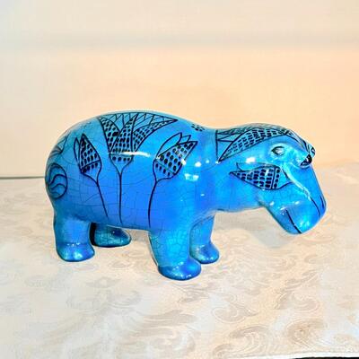 LOT 76   MMA WILLIAM THE HIPPO CERAMIC FIGURE BLUE BLACK DESIGNS