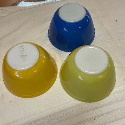 Three Vintage Pyrex Primary Colors Bowls