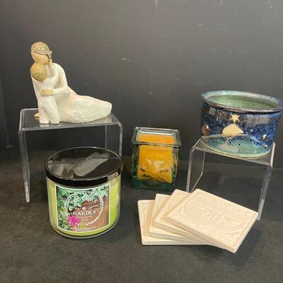 Lot 72 Willow Tree and Miscellaneous Home Decor