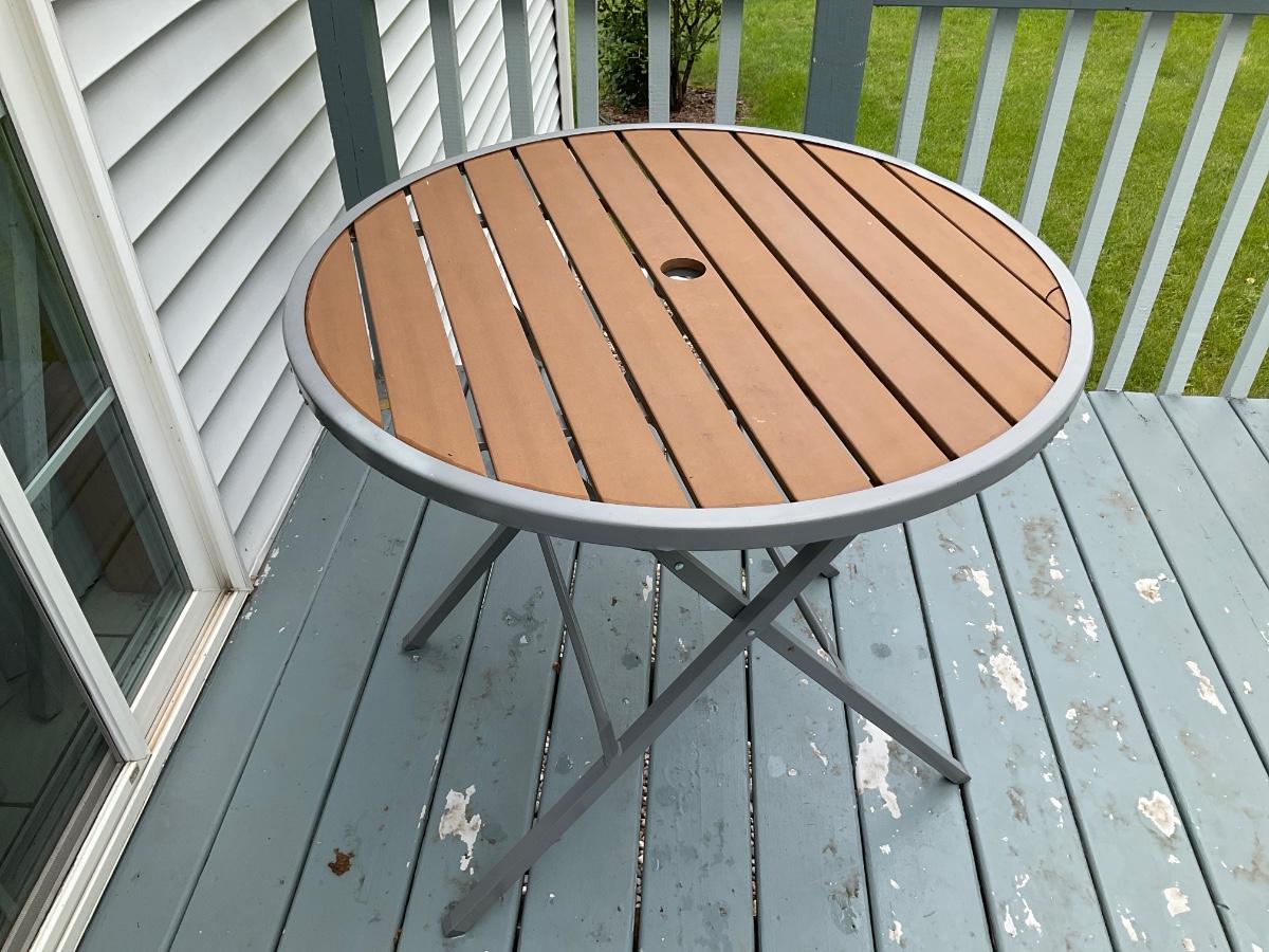 Patio table & 4 chairs