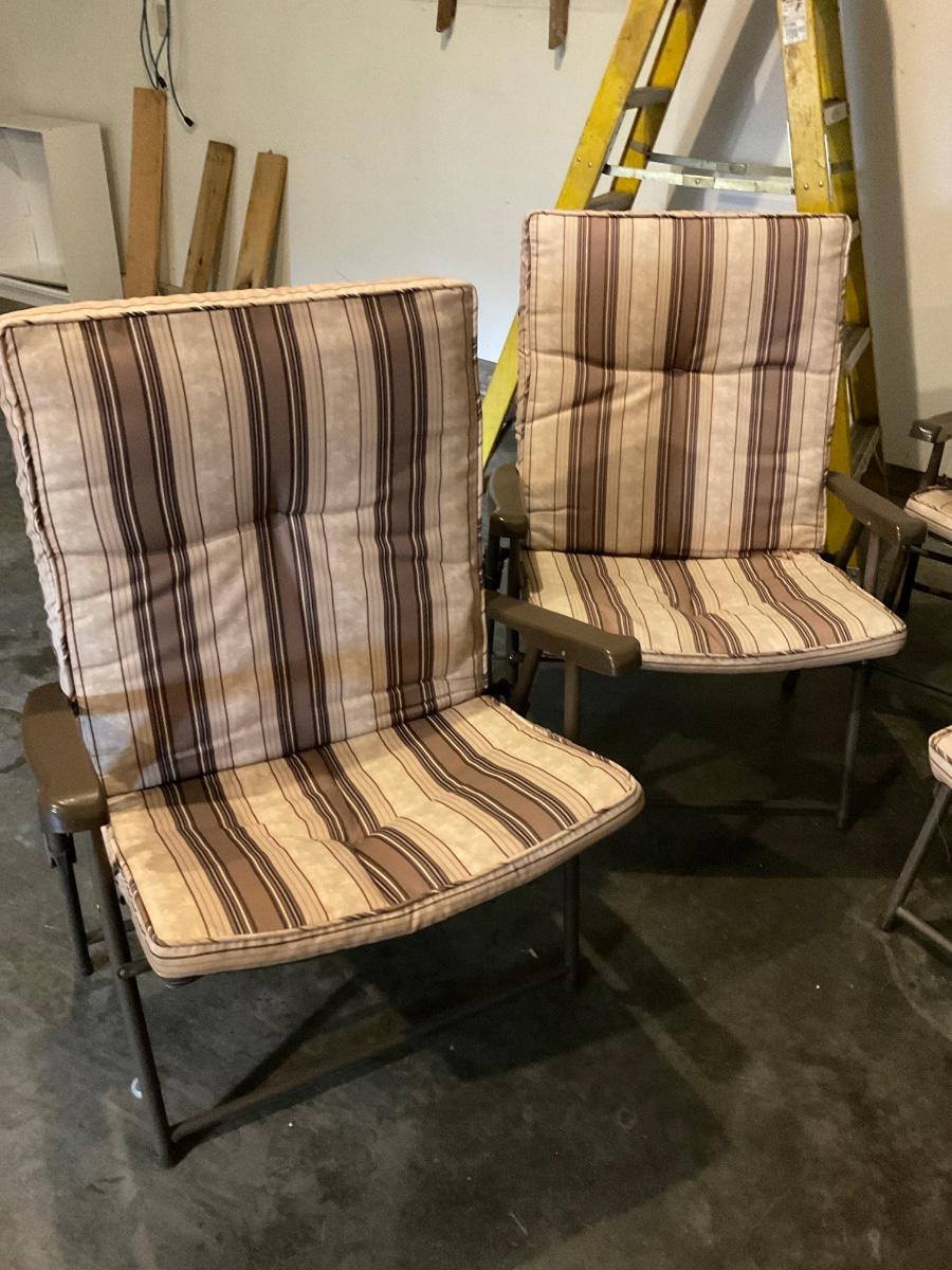 Patio table & 4 chairs