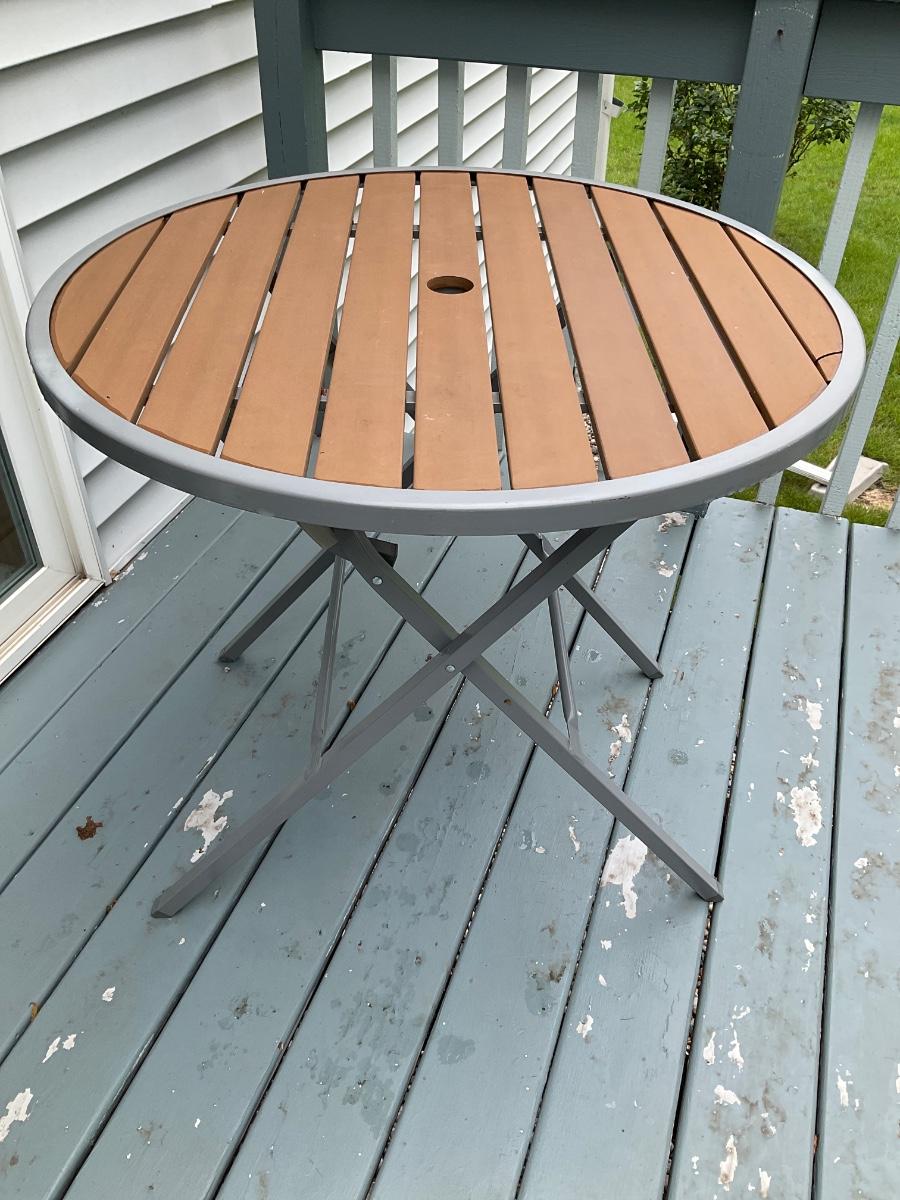 Patio table & 4 chairs
