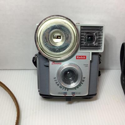 Lot. E - 1061. Kodak Camera IIF, Starmite, Disc 4000 Lot