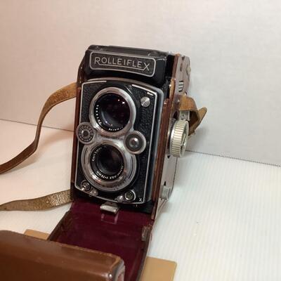 Lot. E - 1063 Vintage Rolleiflex Camera, Rollie Flash,  Level and More