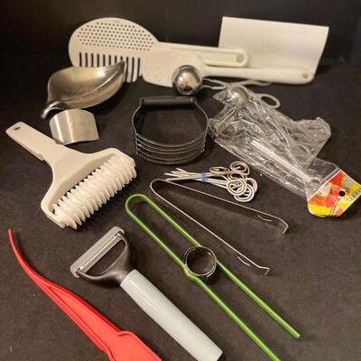 Lot 101 Kitchen Utensils