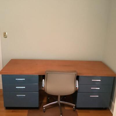 Lot. E - 1068. Vintage Mid Century Six Drawer Wood & Metal Desk / Office Chair