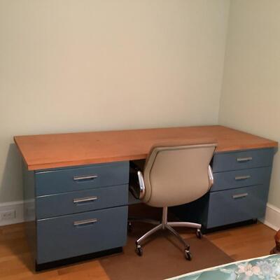 Lot. E - 1068. Vintage Mid Century Six Drawer Wood & Metal Desk / Office Chair