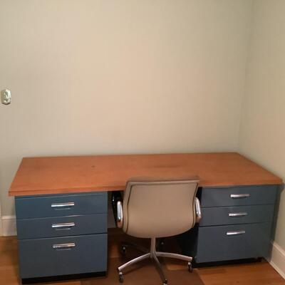 Lot. E - 1068. Vintage Mid Century Six Drawer Wood & Metal Desk / Office Chair