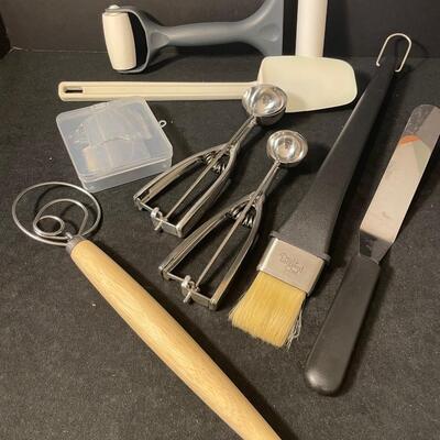 Lot 107 Pampered Chef Kitchen Utensils