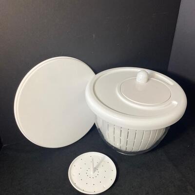 Lot 115 Salad spinner