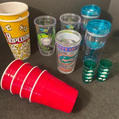 Lot 120 Assorted Plastic Cups
