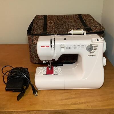 Lot E - 1072. Janome Jem Gold Sewing Machine Model 660