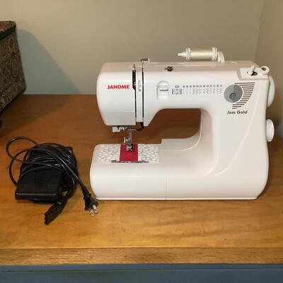 Lot E - 1072. Janome Jem Gold Sewing Machine Model 660