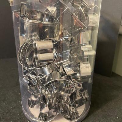 Lot 125 Baking Items