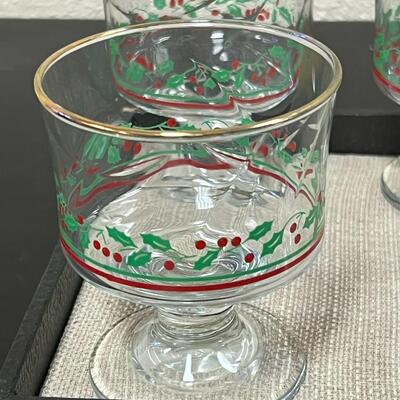 Set of 7 VTG Arby's Christmas Collection Holly Berries
