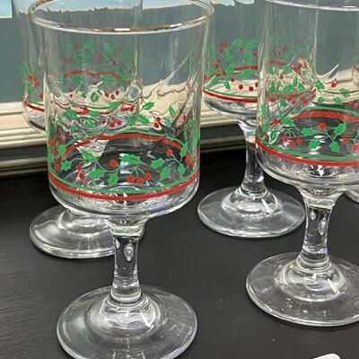 6 Vintage 1987 Arby's Christmas Holly Berry Glasses Wine and Crystal Bell