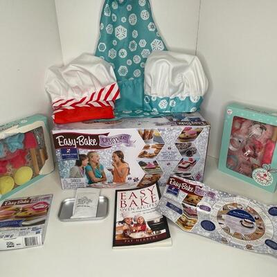 Easy Bake Oven, Recipe Book 2 Baking sets and Ingredient Sets to bake