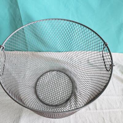 2 Metal Baskets