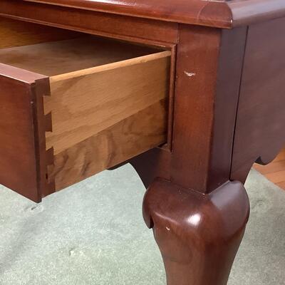 L1030 Pennsylvania House Cherry  Queen Anne Single Drawer End table