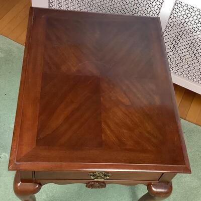 L1030 Pennsylvania House Cherry  Queen Anne Single Drawer End table