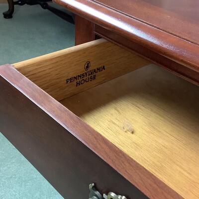 L1030 Pennsylvania House Cherry  Queen Anne Single Drawer End table