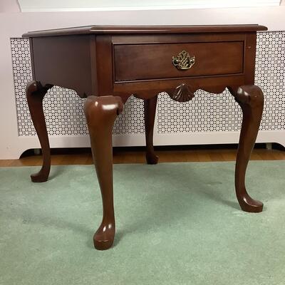 L1030 Pennsylvania House Cherry  Queen Anne Single Drawer End table