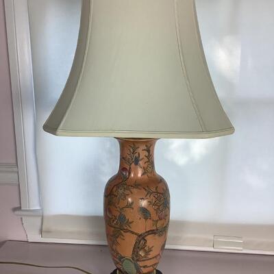 L1041 Vintage Peach Colored  Oriental Design Pottery Lamp