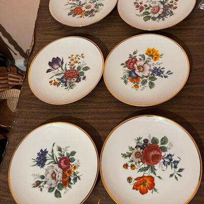 Set of Six Woodbury Woodware Hand Turned Floral Plates