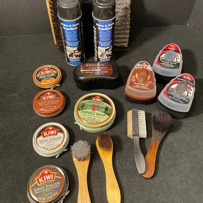Lot 167. Shoe Shine Gear