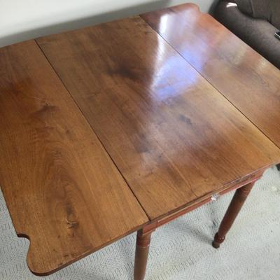 B1075 Antique Dropleaf Pembroke Side Table