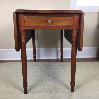 B1075 Antique Dropleaf Pembroke Side Table