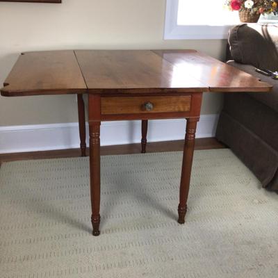 B1075 Antique Dropleaf Pembroke Side Table