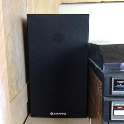 B1086 Vintage Sanyo Stereo Music System