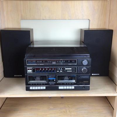 B1086 Vintage Sanyo Stereo Music System