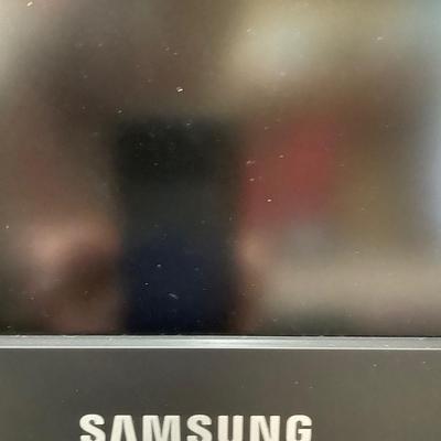 Lot 189. Samsung 40" LCD TV