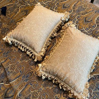 Lot 195. Tommy Hilfiger Queen Bedding Set