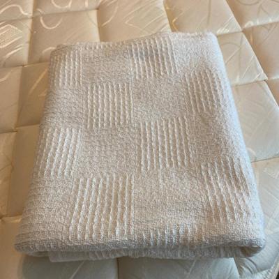 Lot 206. White Cotton Blanket