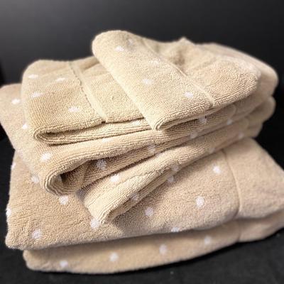 Lot 214. Cynthia Rowley Bath Towels