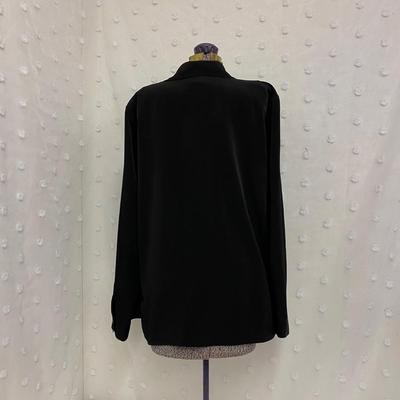 SUSAN GRAVER STYLE - CLASSIC WOMENâ€™S BUTTON UP - SIZE L