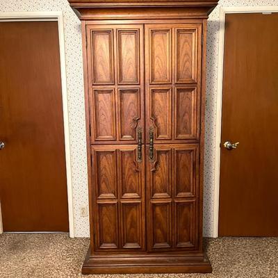 LOT 89   VINTAGE DREXEL VELERO WARDROBE CABINET