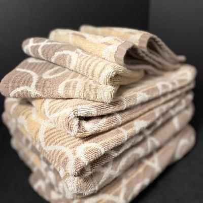 Lot 215. Bath Towel Set