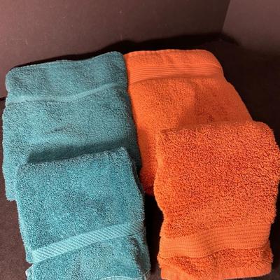 Lot 217. bath Towels