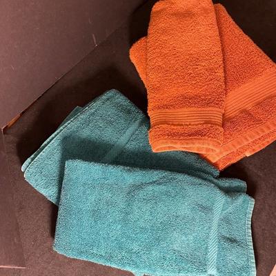 Lot 217. bath Towels